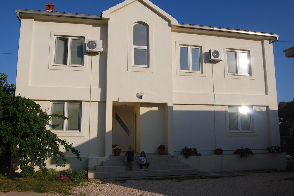 Guesthouse Emma ซาดาร์ ภายนอก รูปภาพ